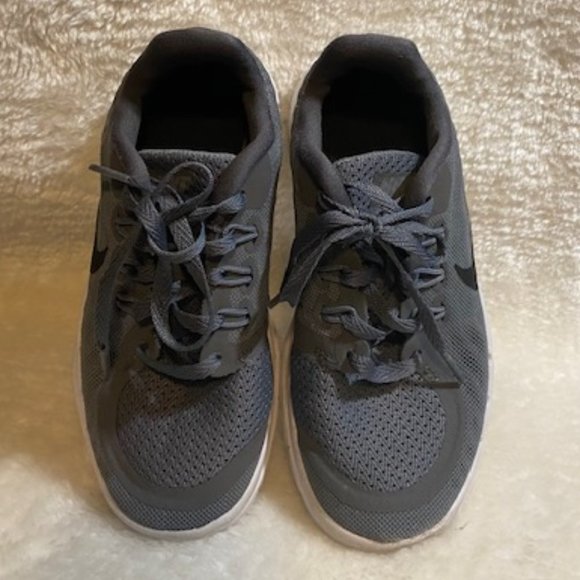 Nike Grey/White Runners Youth Size 1 - Picture 2 of 8